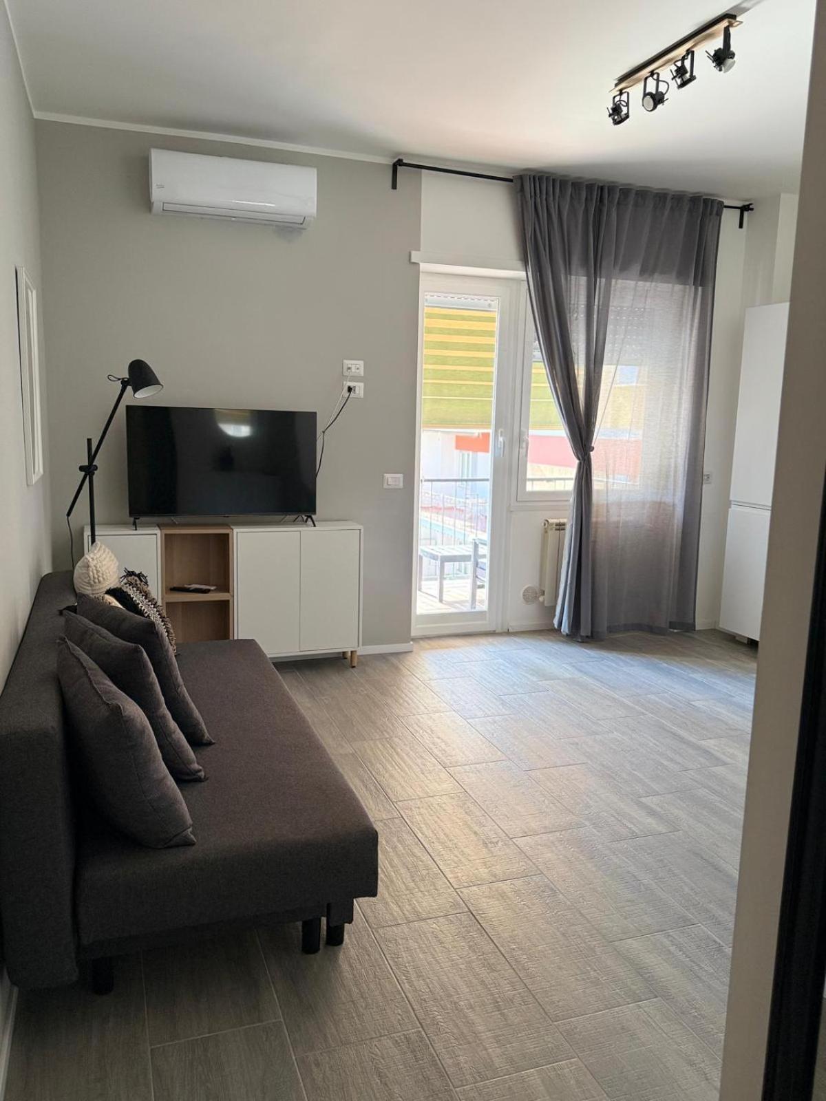 Tiburtina Flam Guest House โรม ภายนอก รูปภาพ
